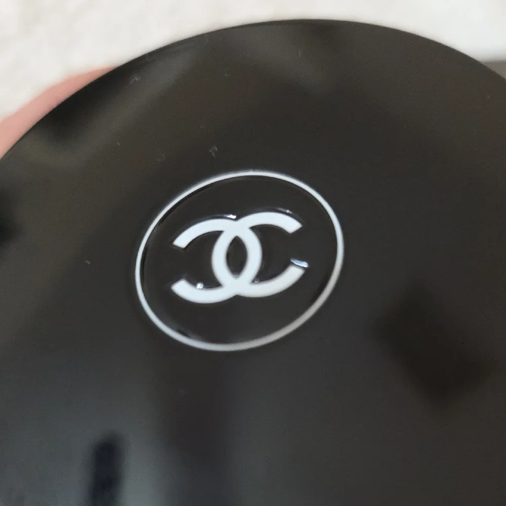 NEW~ CHANEL Natural Finish Loose Powder ~ 20 Medium Light
